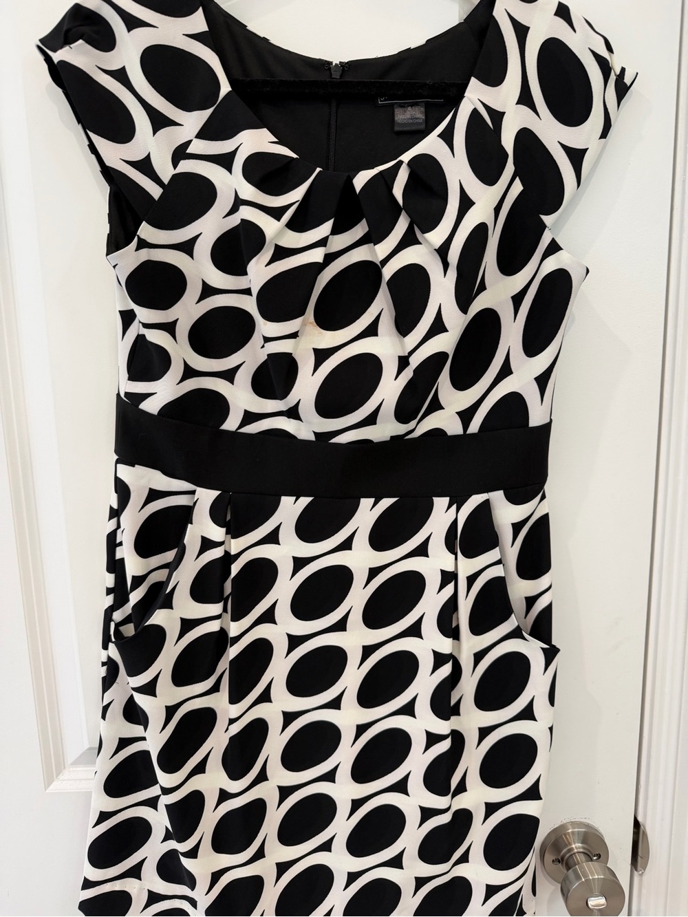 Jessica Howard Black and White Midi Dress with Geometric Oval Print